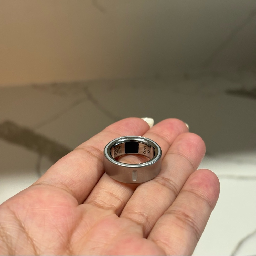 OURA RING 4 - BRUSHED SILVER SIZE 6 - Picture 5 of 12